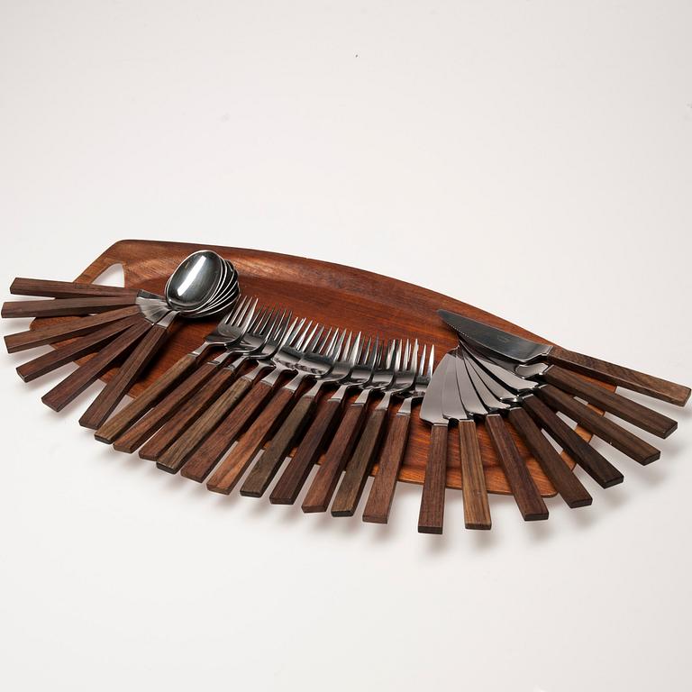 BESTICK, 25 st, Triennale, märkta Fiskars, Finland 1900-talets andra hälft, OCH BRICKA.