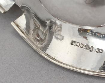 STRÖSOCKERSKÅLAR, ett par, silver, otydl stmplr, Stockholm, 1800-talets andra hälft. Vikt 1 405 g.