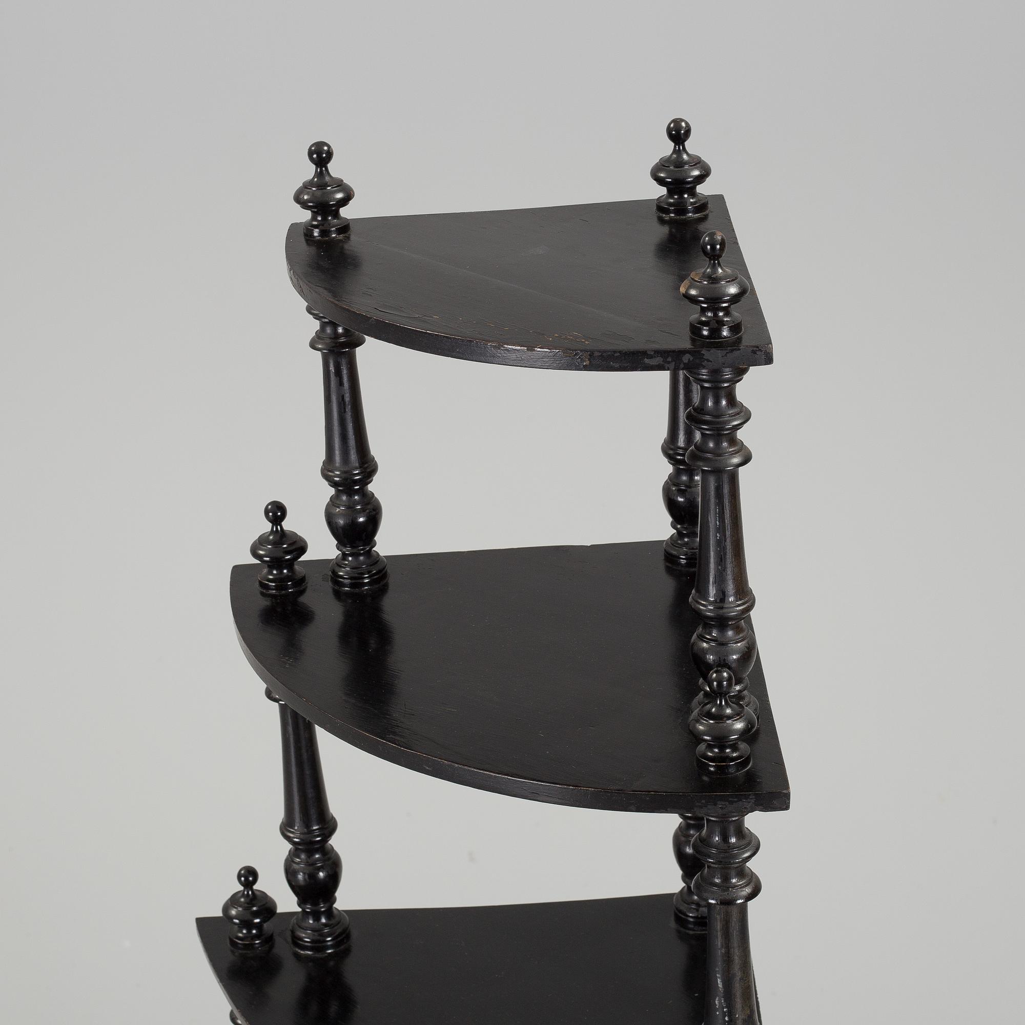 HÖRNHYLLA, 1900-talets första hälft.