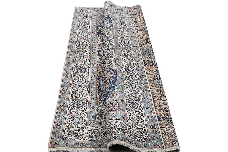 A carpet, Nain, part silk, c. 284 x 195 cm.