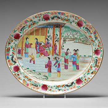 A Canton serving dish, Qing dynasty, 19th Century.