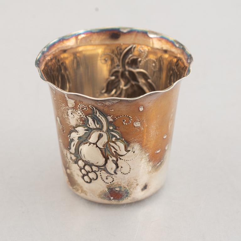 Bägare, 5 st (4+1), silver, bl.a. Einar Telander, Stockholm 1991 samt tumlare, silver, Claës Giertta, Stockholm 1986.