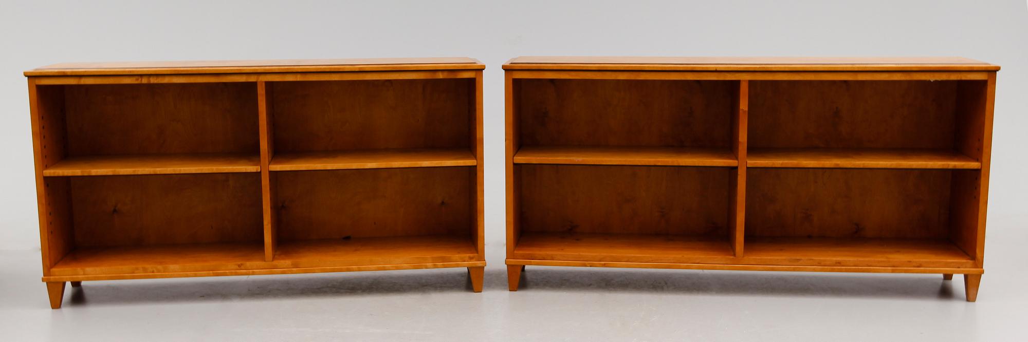 BOKHYLLOR, 2 st, 1900-talets första hälft.