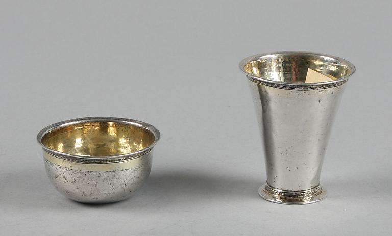 TUMLARE och BÄGARE, silver, Erik Wiberg, Borås, 1777 resp 1763. 48 g.