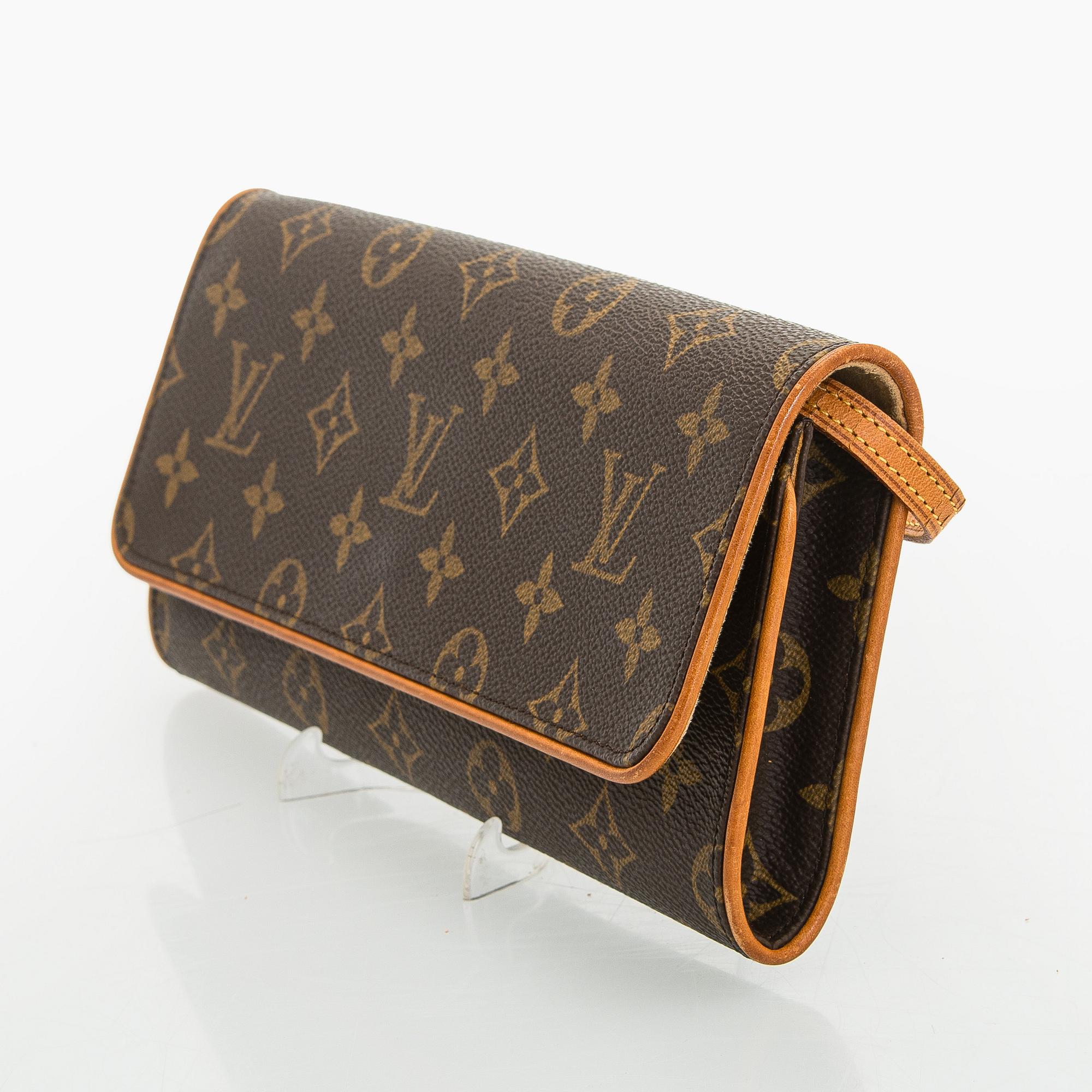 Louis Vuitton, a 'Pochette Twin GM' bag.