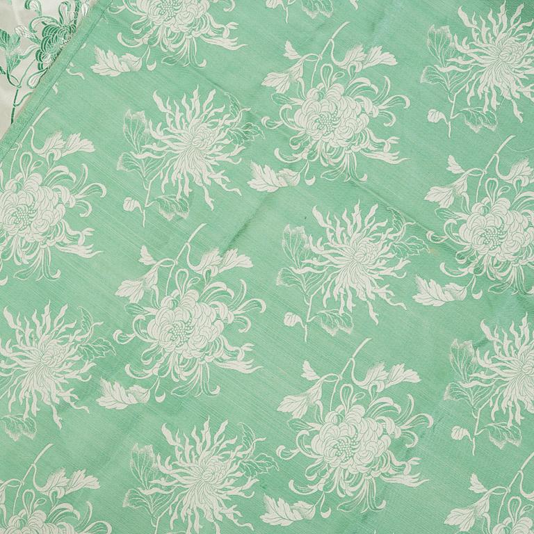 Three Chinese silk fabric rolls. 341,5 x 69 cm, 899 x 68 cm and 1290 x 68,5 cm.