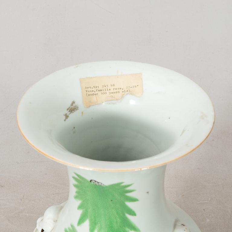 Floor vase China 20th century porcelain.