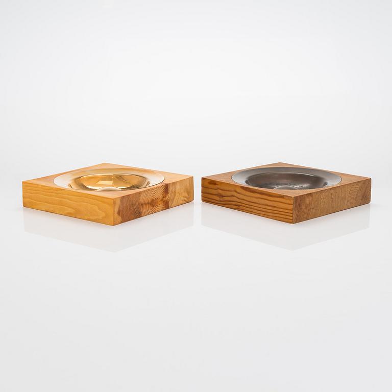 Tapio Wirkkala, two 1970s 'TW 488' ashtrays manufactured by Kultakeskus Hämeenlinna.
