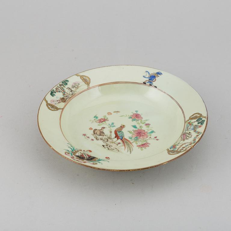 A Chinese armorial dish, Qing dynasty, Qianlong circa 1746.