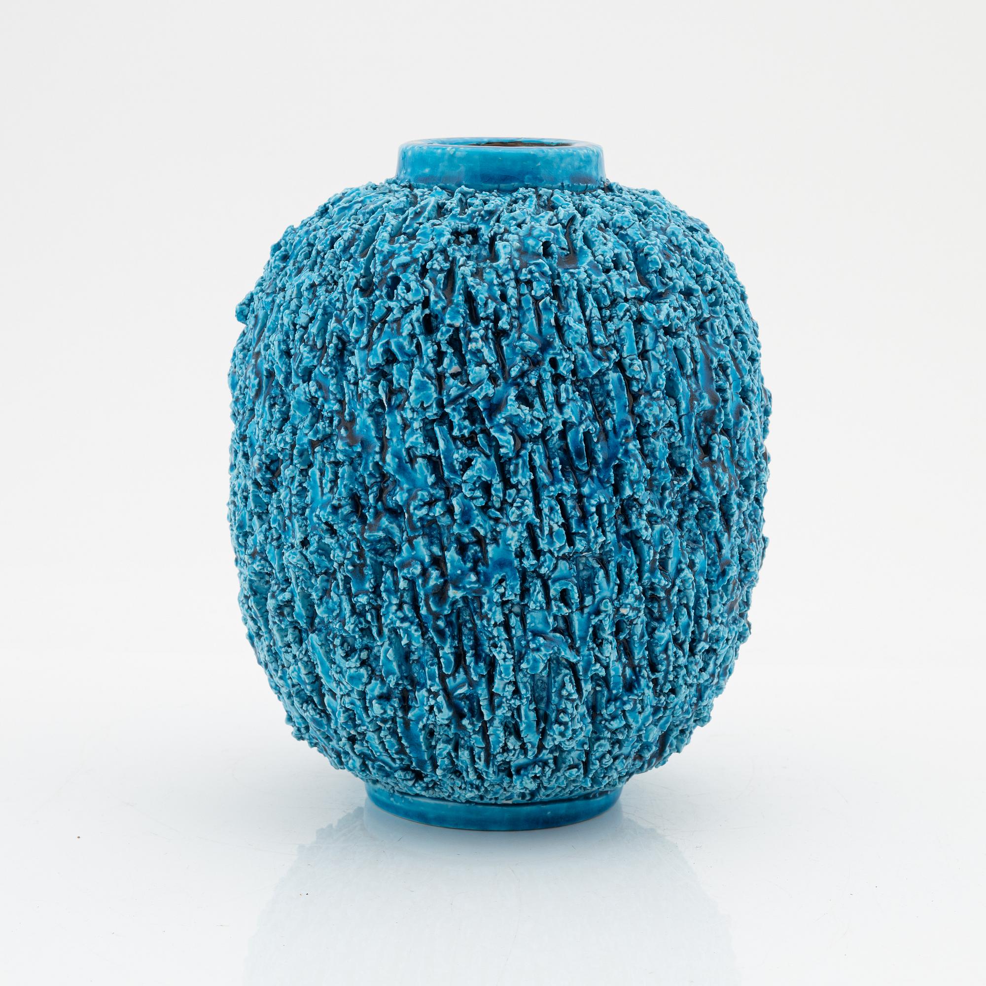 Gunnar Nylund, vas, chamotterat stengods, "Igelkottsvasen", Rörstrand.