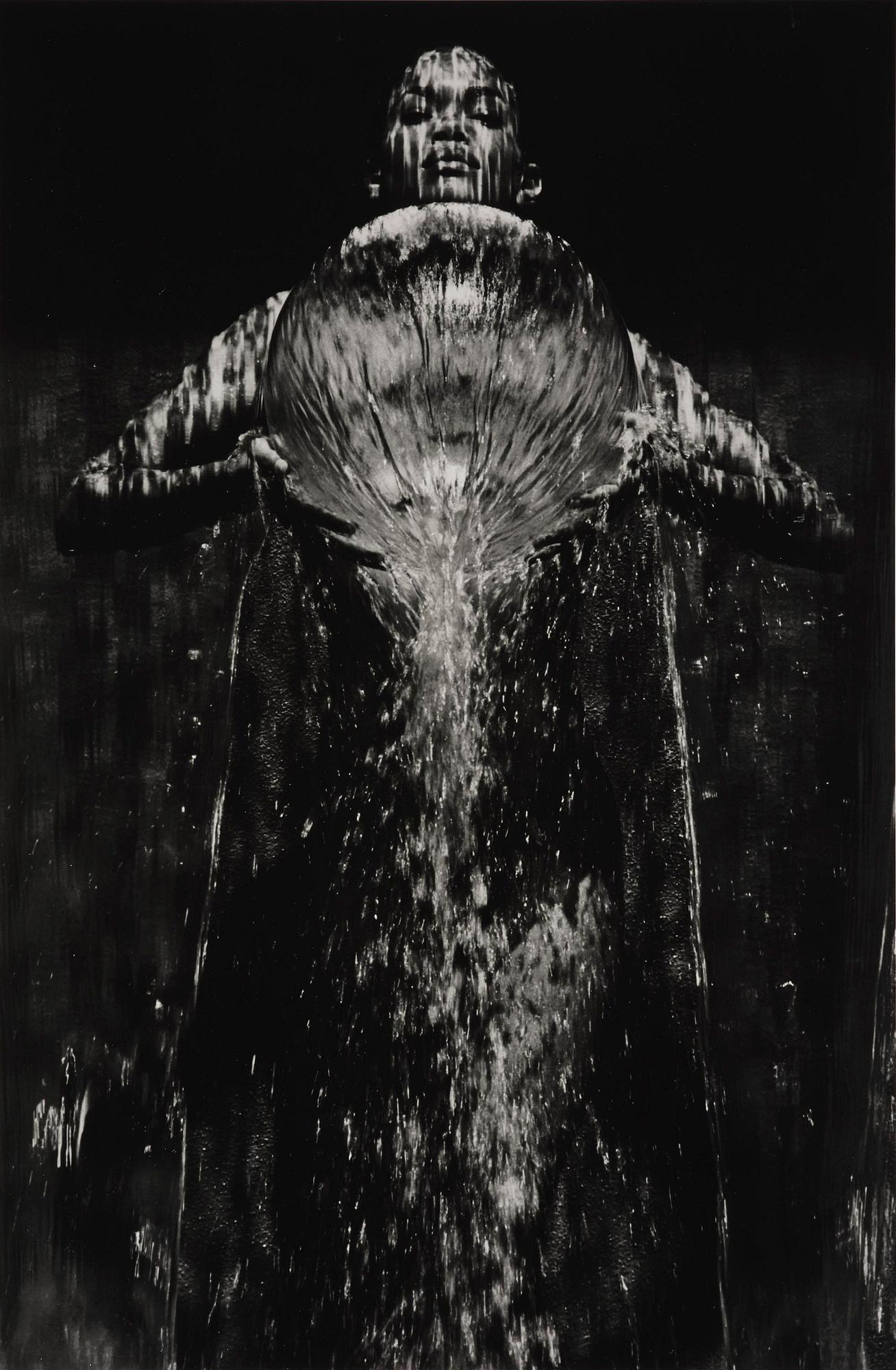 Herb Ritts, "Rachel holding sphere, Hollywood 1989.".