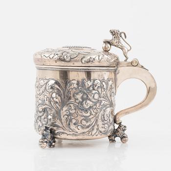 Dryckeskanna, silver, barockstil, svenska kontrollstämplar, 1900-talets början.