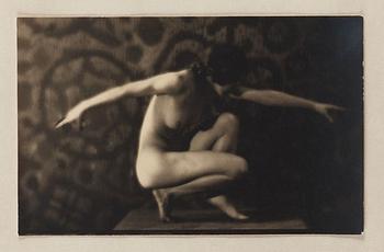 Karl Struss, "48 photographs of the female figure".