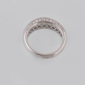 RING, 18K vitguld med briljantslipade diamanter 1.56 ct. Vikt 5,4 gram.