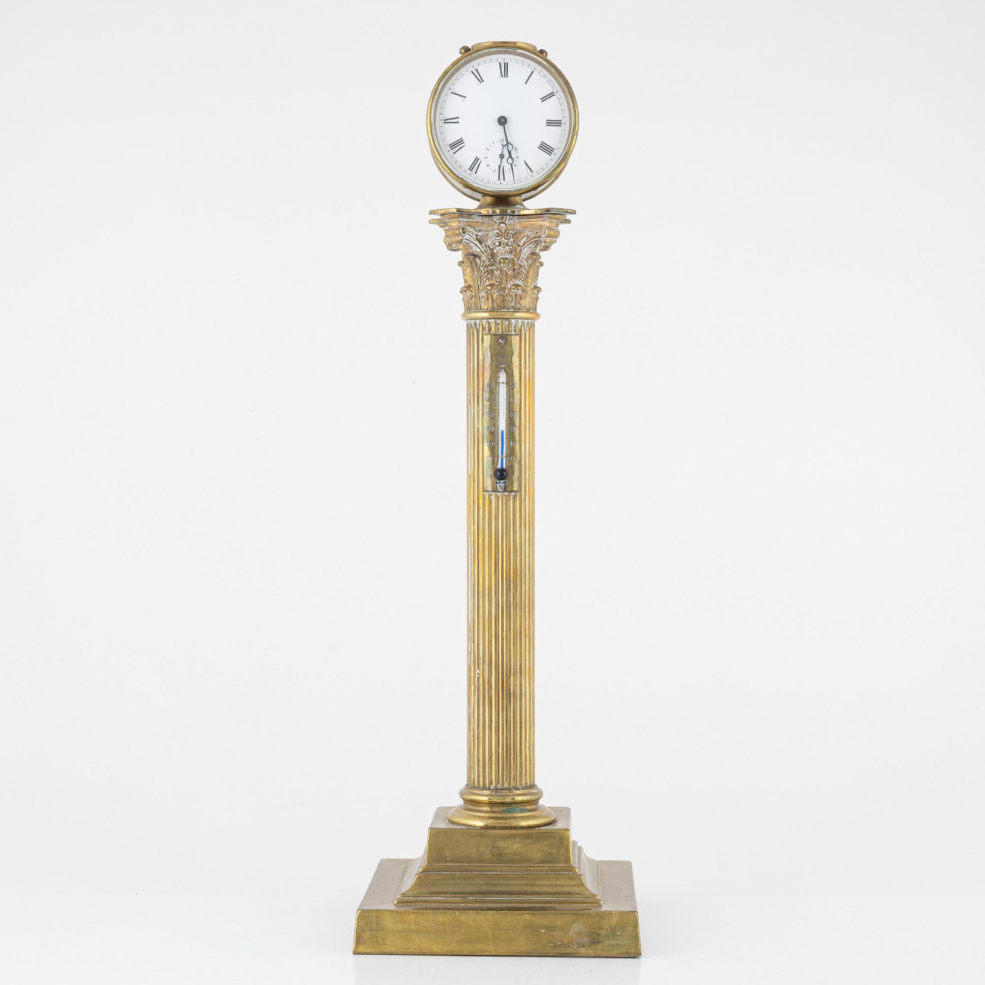 A table clock with a thermometer, around the year 1900.