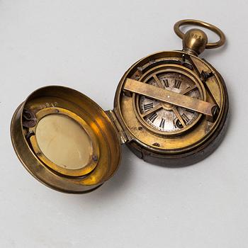 TVÅ HANDFÄNGSEL samt RESEUR, 1700/1800-tal.