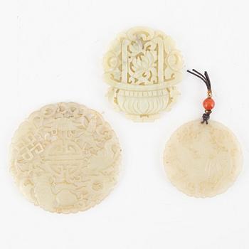 Amuletter, tre stycken, sten, Kina, 1900-tal.