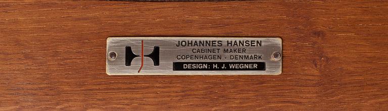 KARMSTOL, Hans J Wegner. "JH-713", Johannes Hansen Möbelsnedkeri, Danmark, 1960-tal.