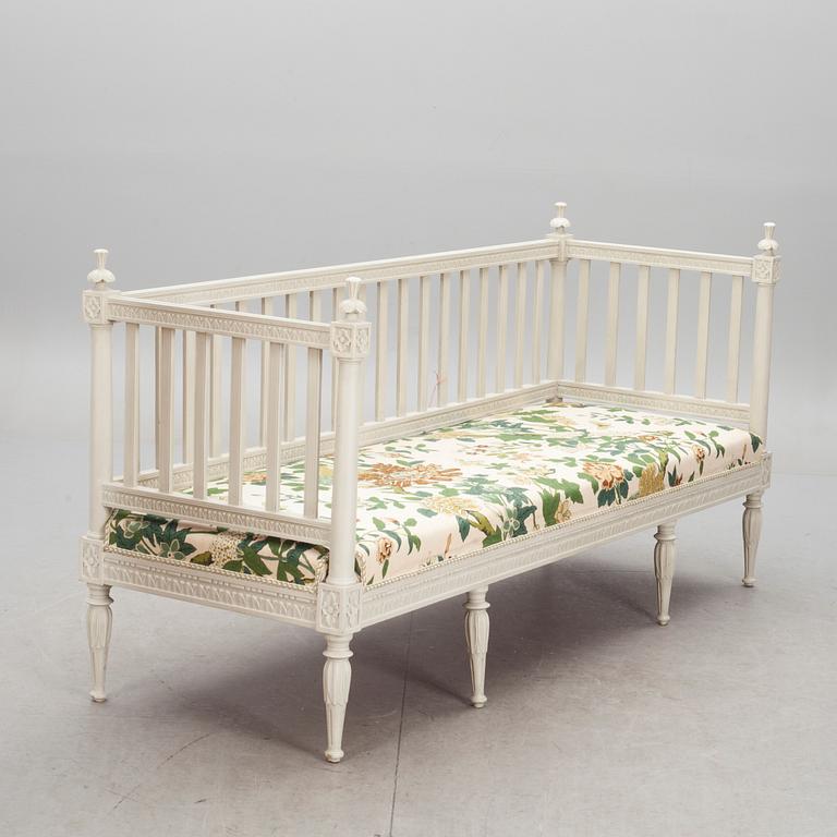 SOFFA, gustaviansk stil. 1900-tal.