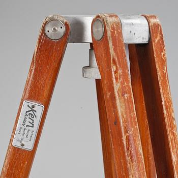 MÄTINSTRUMENT på tripod, 1900-talets mitt.