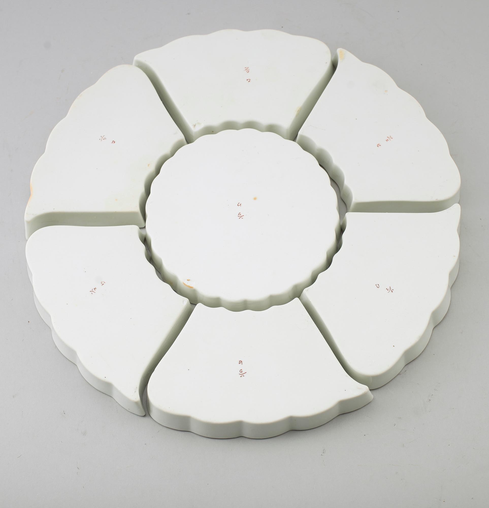 KABARET, porslin 7 delar, lackask, Japan, 1900-talets första hälft.