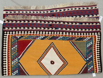MATTA, Kelim Shiraz. Ca 200x160 cm.