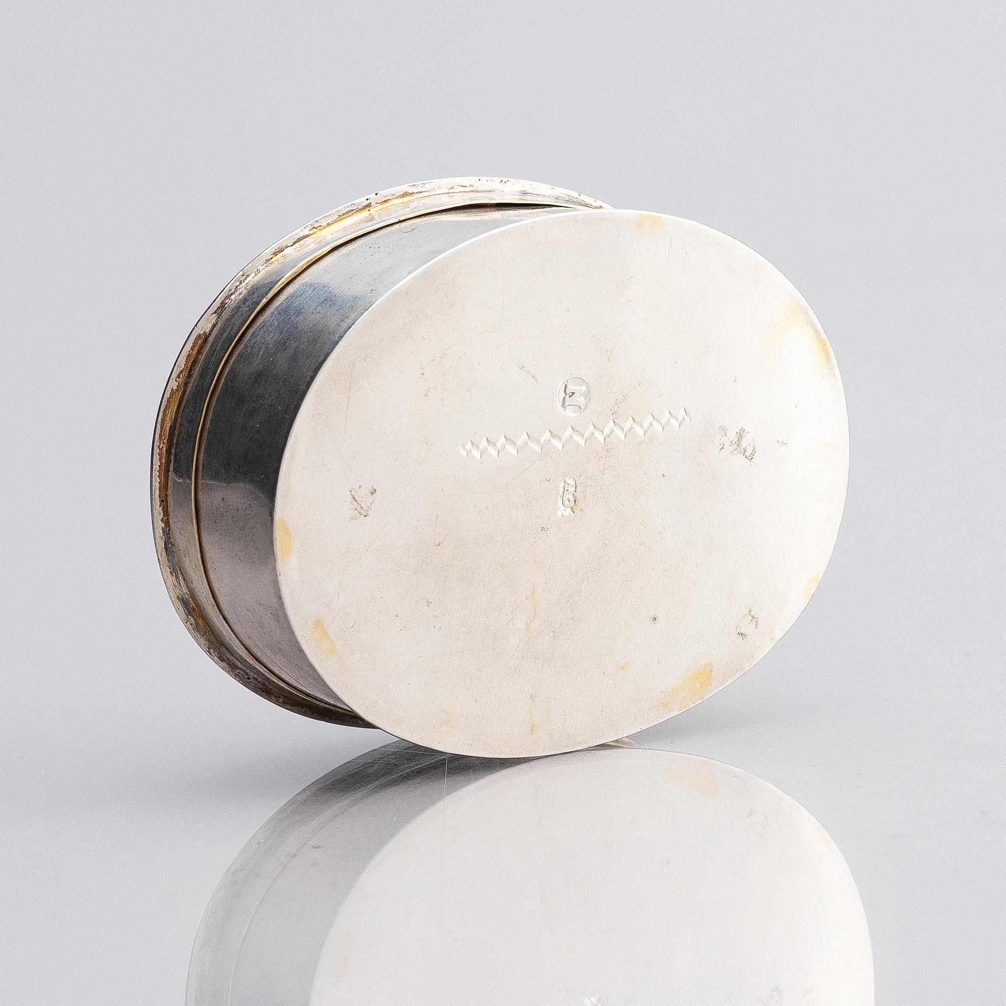 A German early 18th century silver gilt box with lid, mark of Johann Conrad Weiss (active 1699-1758), Nuremberg.