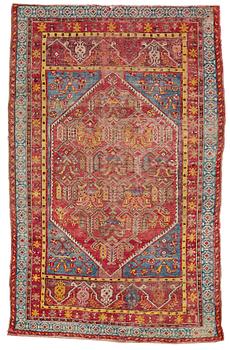 32. MATTO, an antique Anatolian, the Ottoman Empire, ca 154,5-158 x 99,5-102,5 cm (as well as 1 cm flat weave at one end).