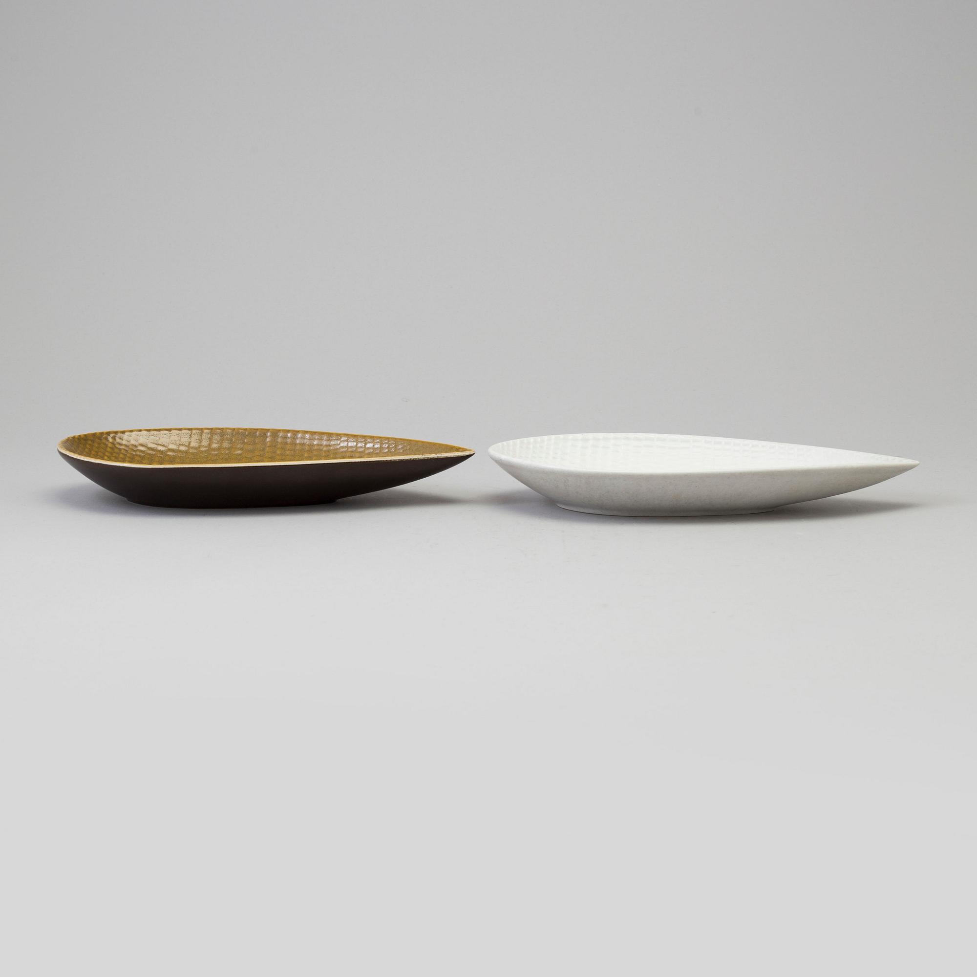 STIG LINDBERG, vas och skålar, tre delar, stengods, "Reptil", Gustavsberg.