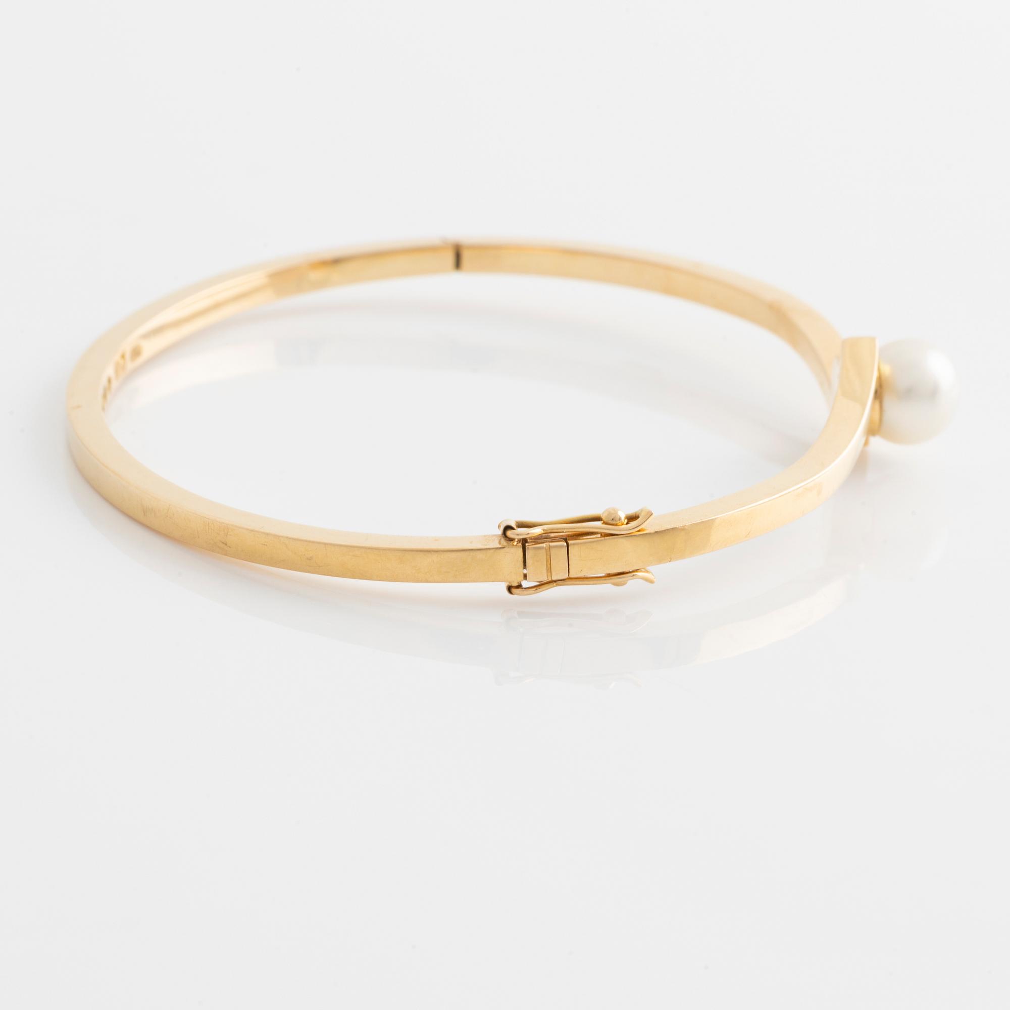 Bracelet 18K gold with a cultured pearl, Stigbert.