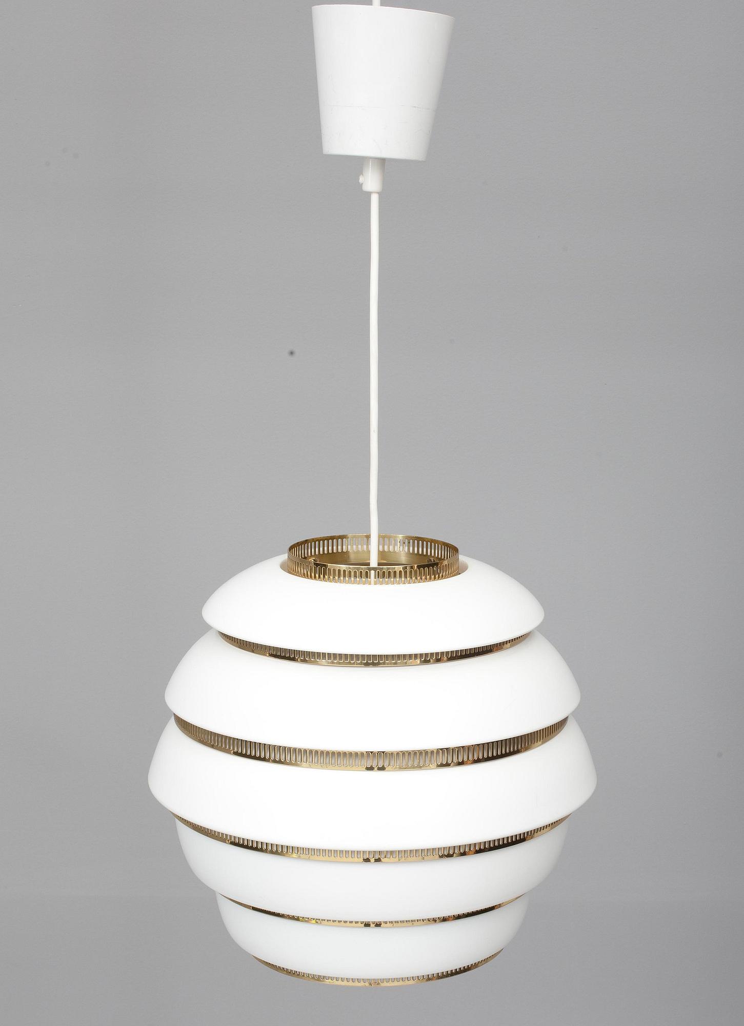 TAKLAMPA, modell A331, Alvar Aalto, Artek. Kupans höjd 30 cm.