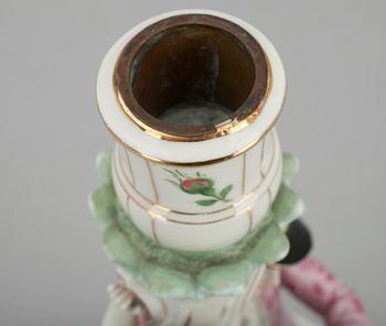 LJUSSTAKE, porslin, figurin i Meissen-stil.
