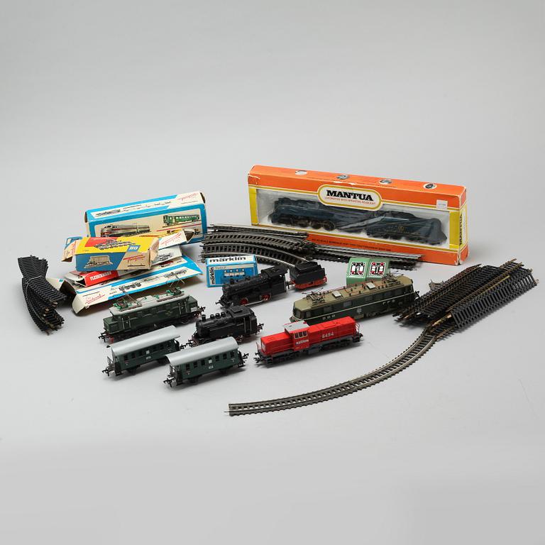Model trains with rail from Fleishmann, Märkling and Mantua, 20th century.
