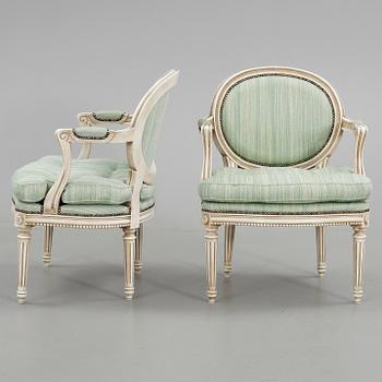 KARMSTOLAR, ett par, gustaviansk stil, 1900-talets första hälft.