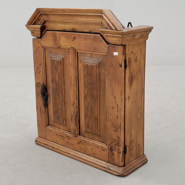 VÄGGSKÅP, allmoge, sent 1700-tal.