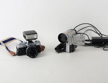 KAMERA, Olympus och VIDEOKAMERA, Sony.