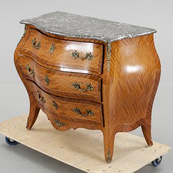 BYRÅ, rokokostil, 1900-talets mitt.