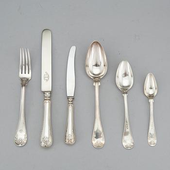 BESTICK I SILVER, 32 delar, olika svenska mästare, 1800/1900-tal. Total vikt ca 2035 gram inklusive knivblad.