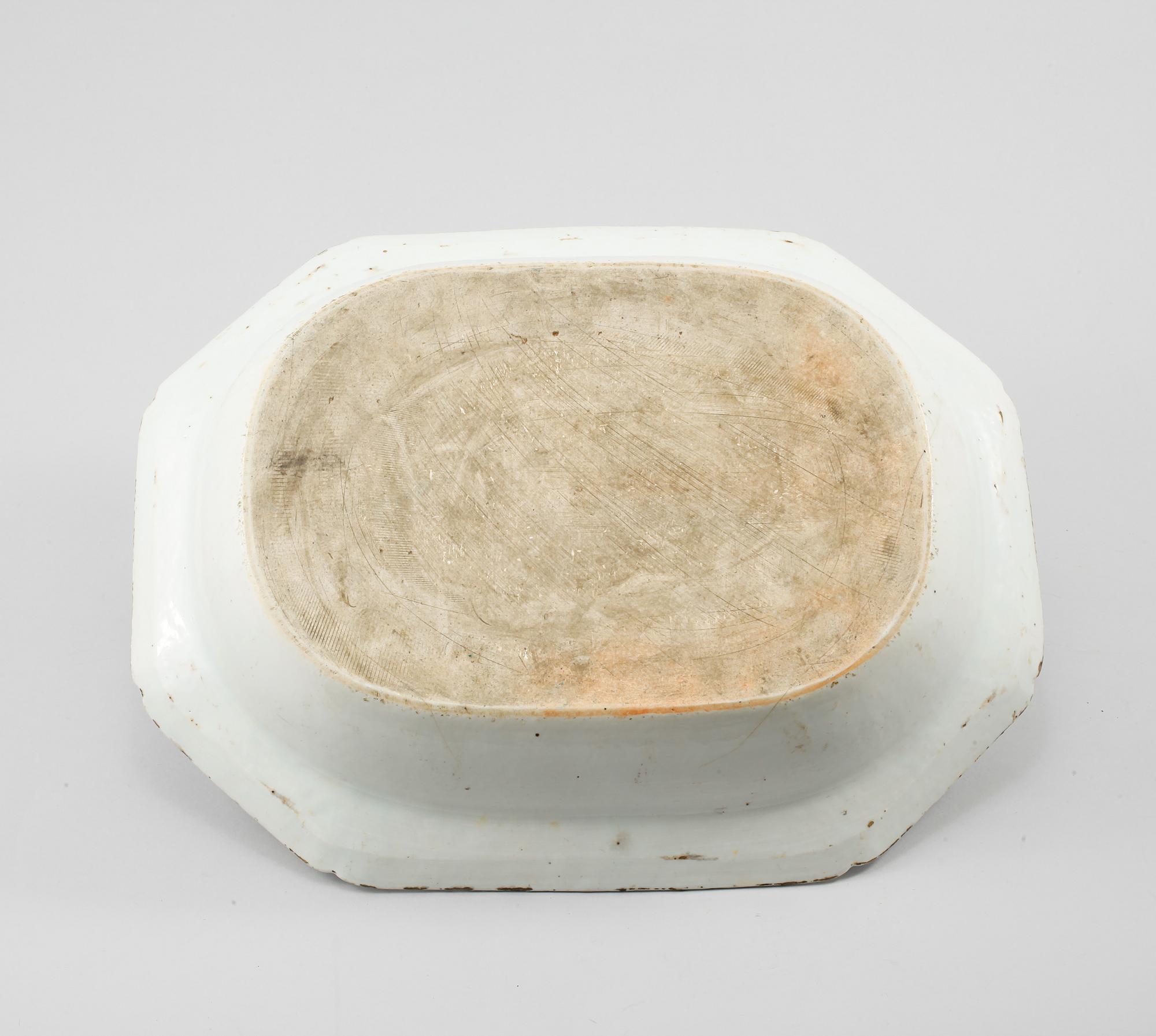 UNDERFAT, porslin, Kina, 1700-tal.