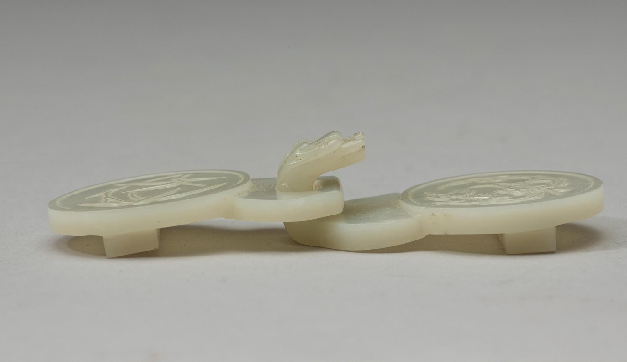 A celadon nephrite belt buckle, Qing dynasty (1644-1912).