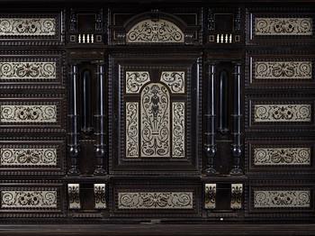 KABINETTSKÅP. Barockstil, omkring år 1900.