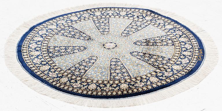 Rug, Ghom, signed, diameter 80 cm.