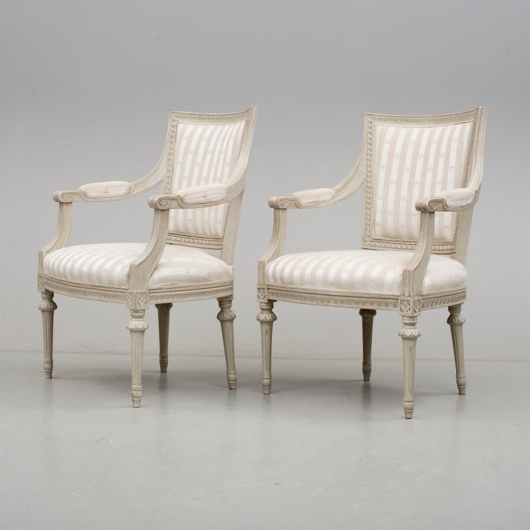 KARMSTOLAR, ett par, gustaviansk stil, 1900/2000-tal.
