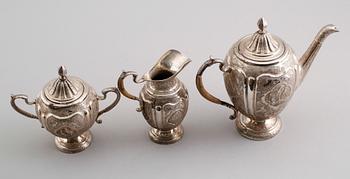 KAFFESERVIS, 3 delar, silver, orientalisk, 1900-talets första hälft. Vikt ca 1233 gram.