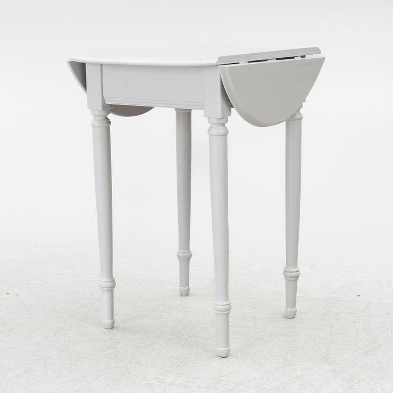Side table with flaps. 19th century.