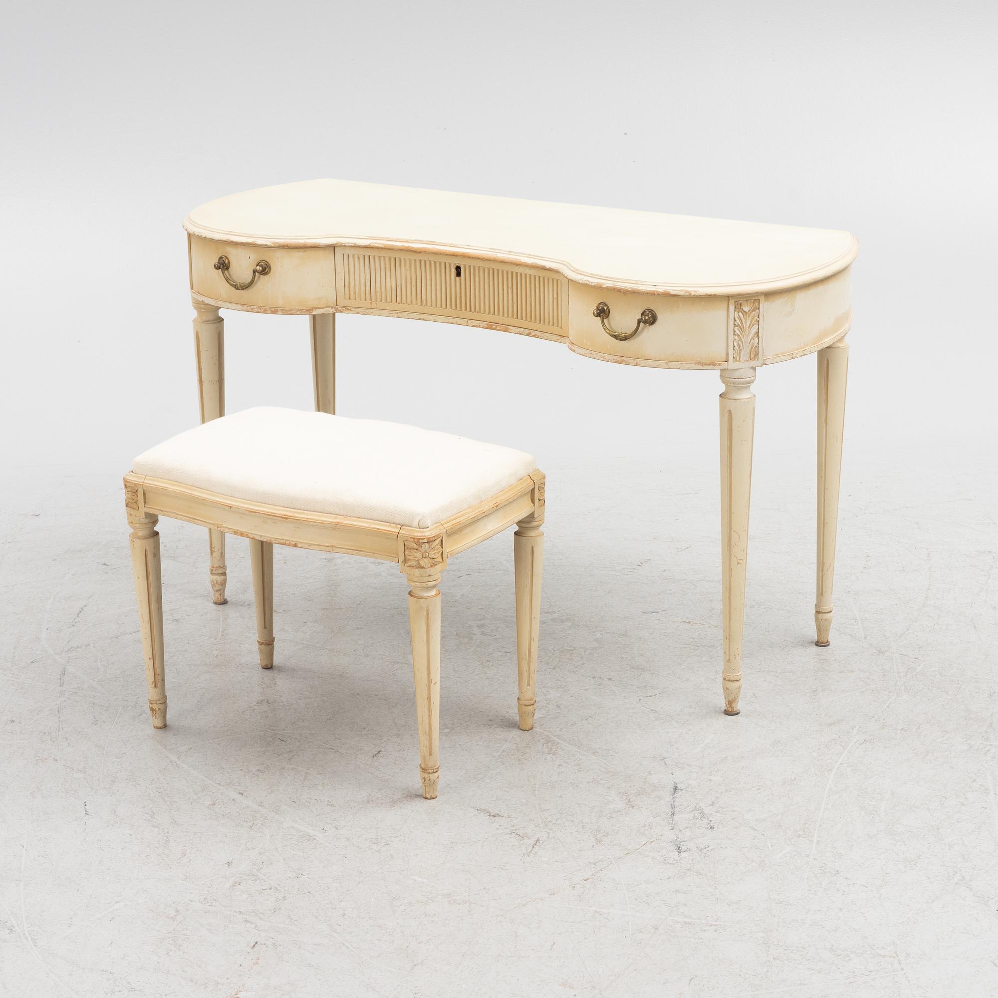 A dressing table with a stool, Blomstermåla, mid 20th Century.