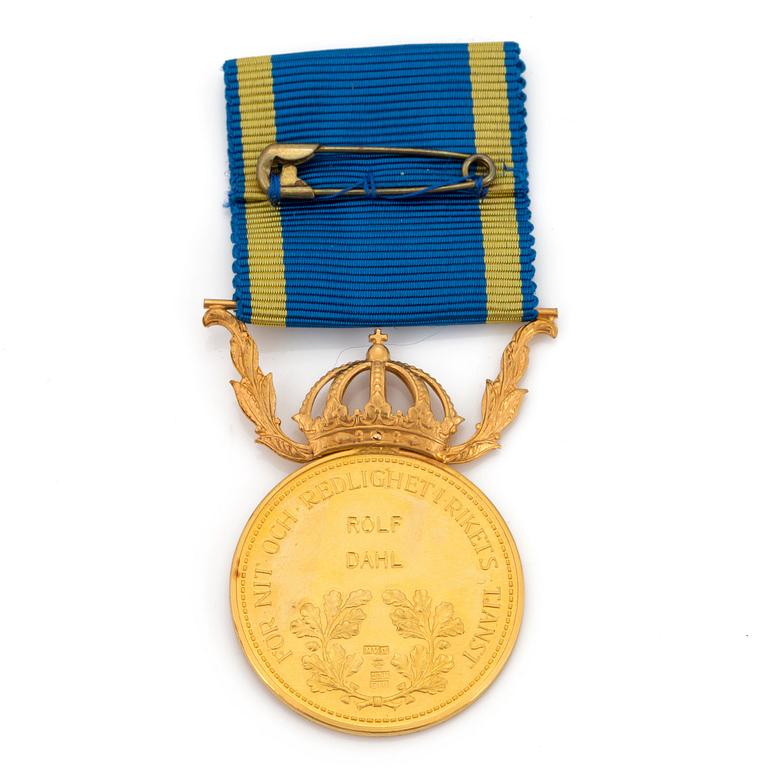 a Swedish gold medal 23 ct. Weight ca 16 grams.