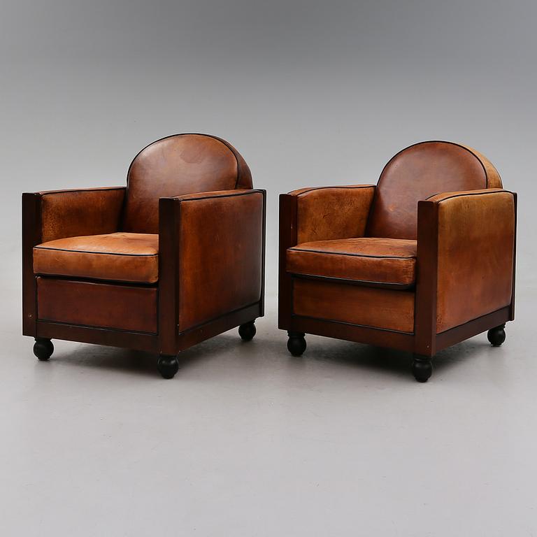 FÅTÖLJER, 1 par, 1900-talets andra hälft.