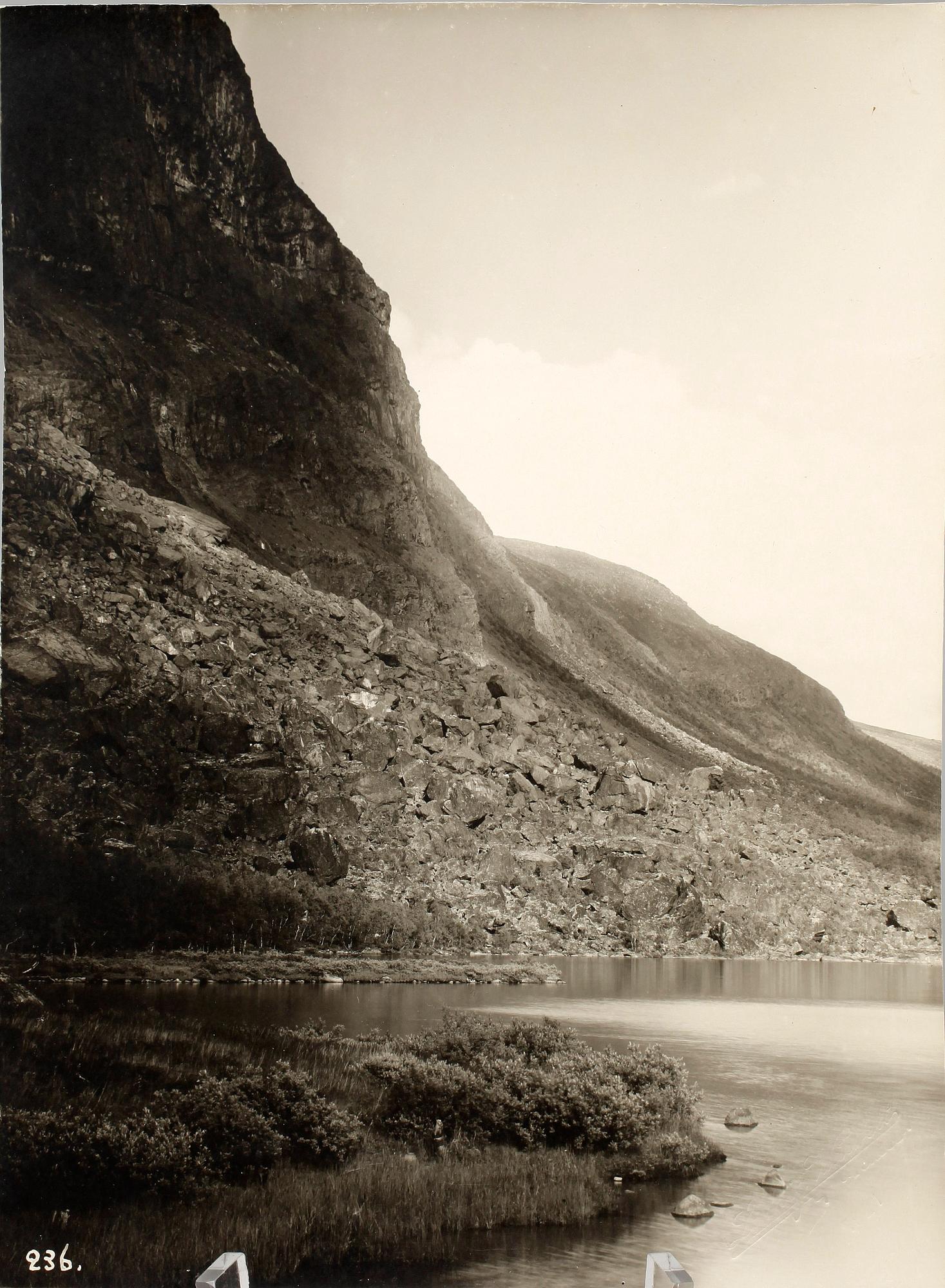 LUDVIG WÄSTFELT, fotografier, 5 st. Några bär djuptryckstämpel från hans ateljé och ett par dat år 1921 o 1922.