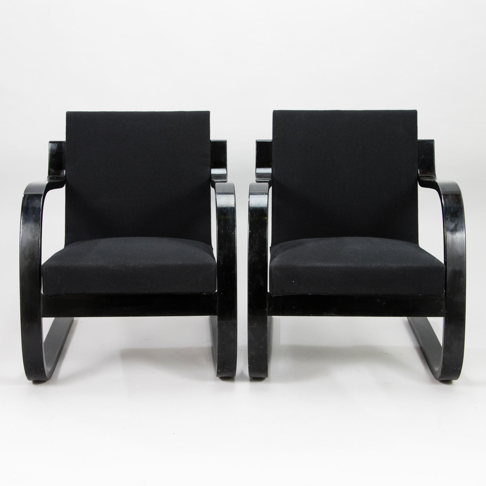 ALVAR AALTO, fåtöljer, ett par, modell 34/402, O.Y. Huonekalu- ja Rakennustyötehdas A.B. 1900-talets mitt.